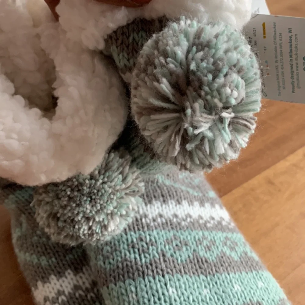 Muk Luks NEW Sleeper Socks Infused with Shea Butter Blue Multi OS Slipper Socks